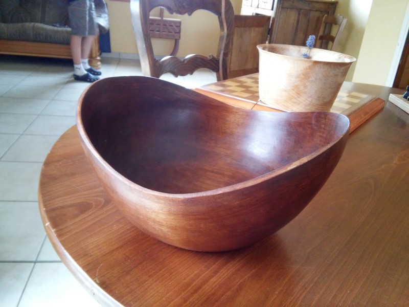 Round maple bowl, stained, matt oil finish