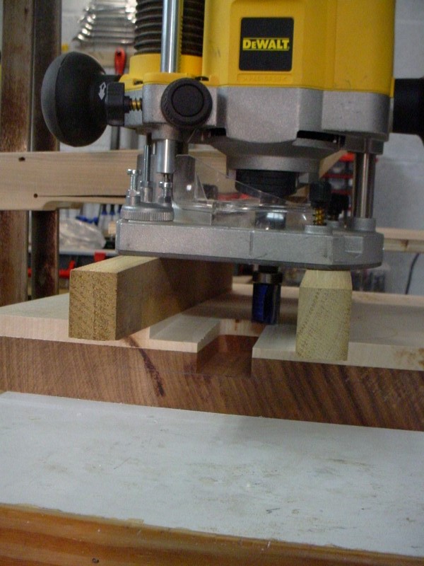 Use of the wedged rails with a copying bit to cut the inclined bottom.