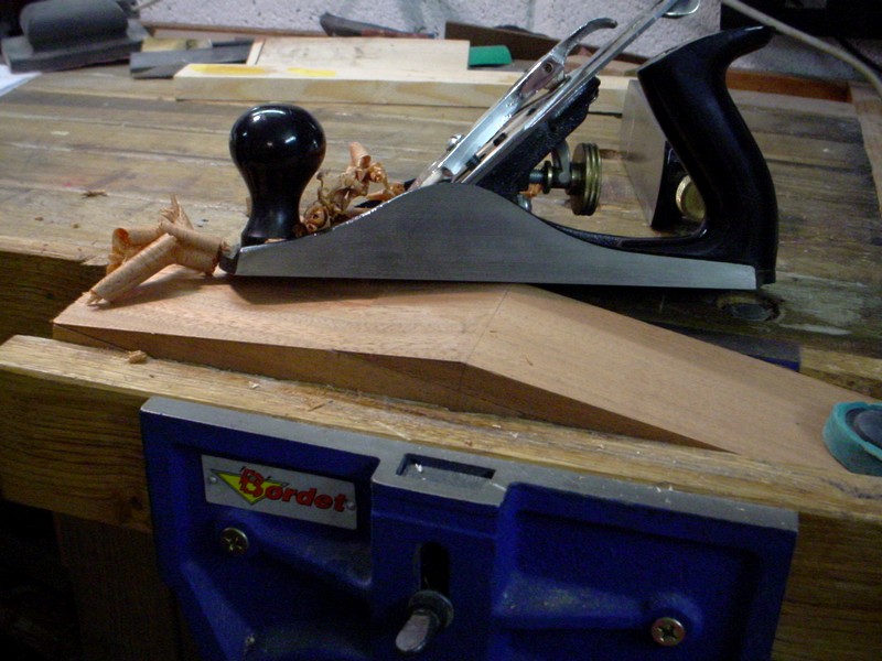 Clanup of the cut with the hand plane.