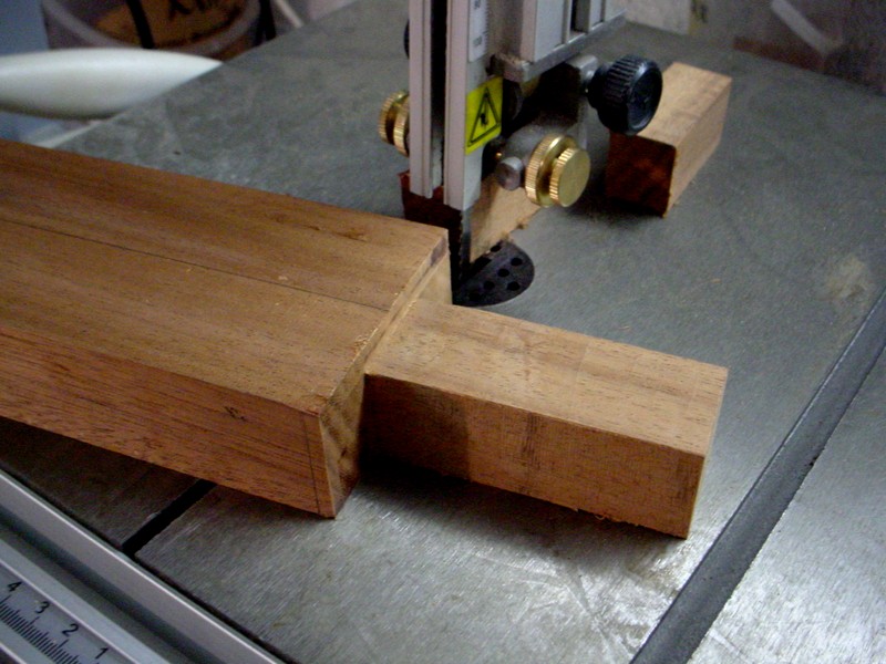 Rapid cut of the rest of the tenon using the bandsaw.