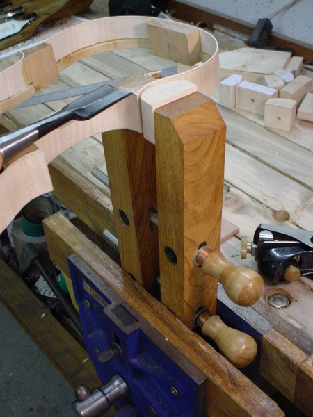 Holding the corner blocks with a double screw clamp.