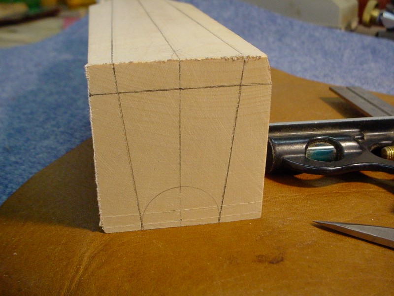 Tracing on the heel. At top, the width of the fingerboard, at bottom, the diameter of the button.