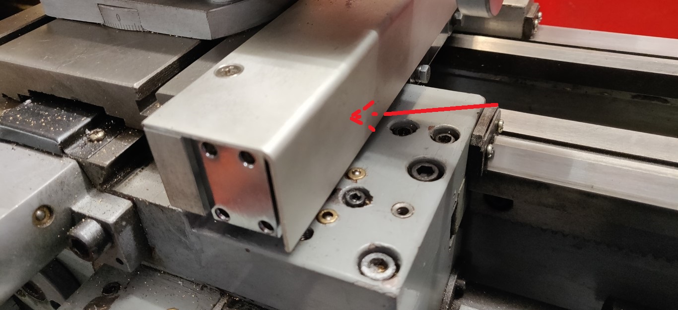 Lathe carriage lock low profile lever