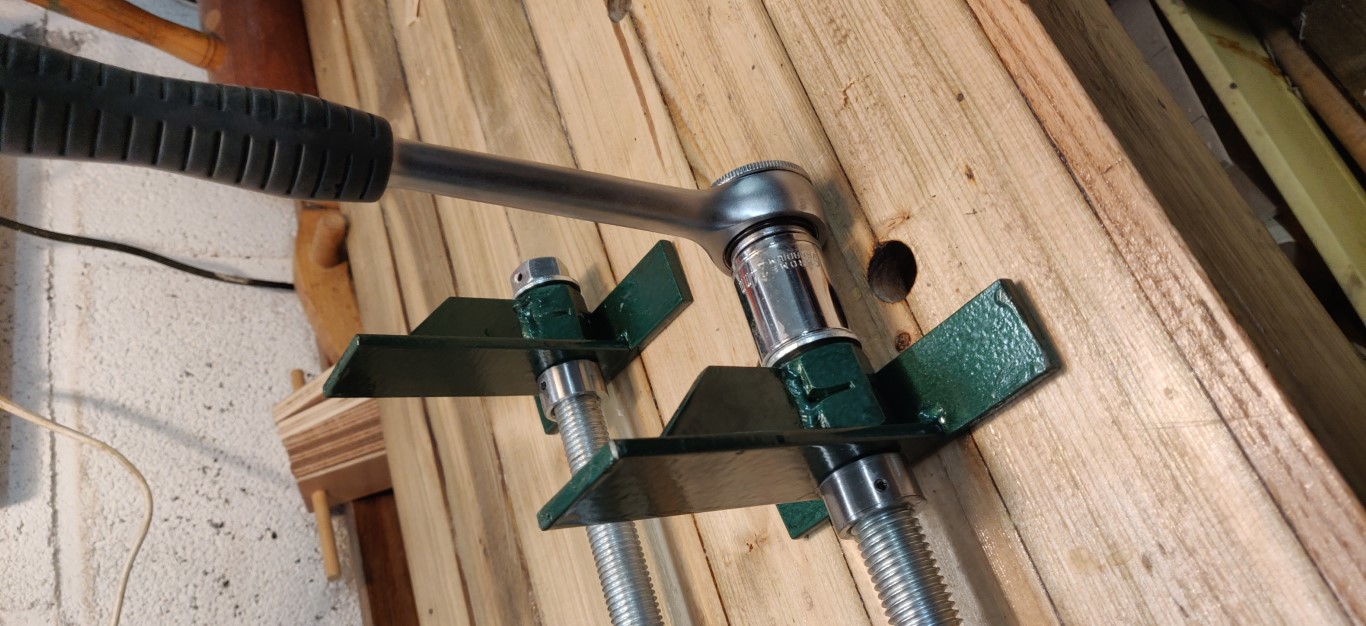 Long Screw Clamps